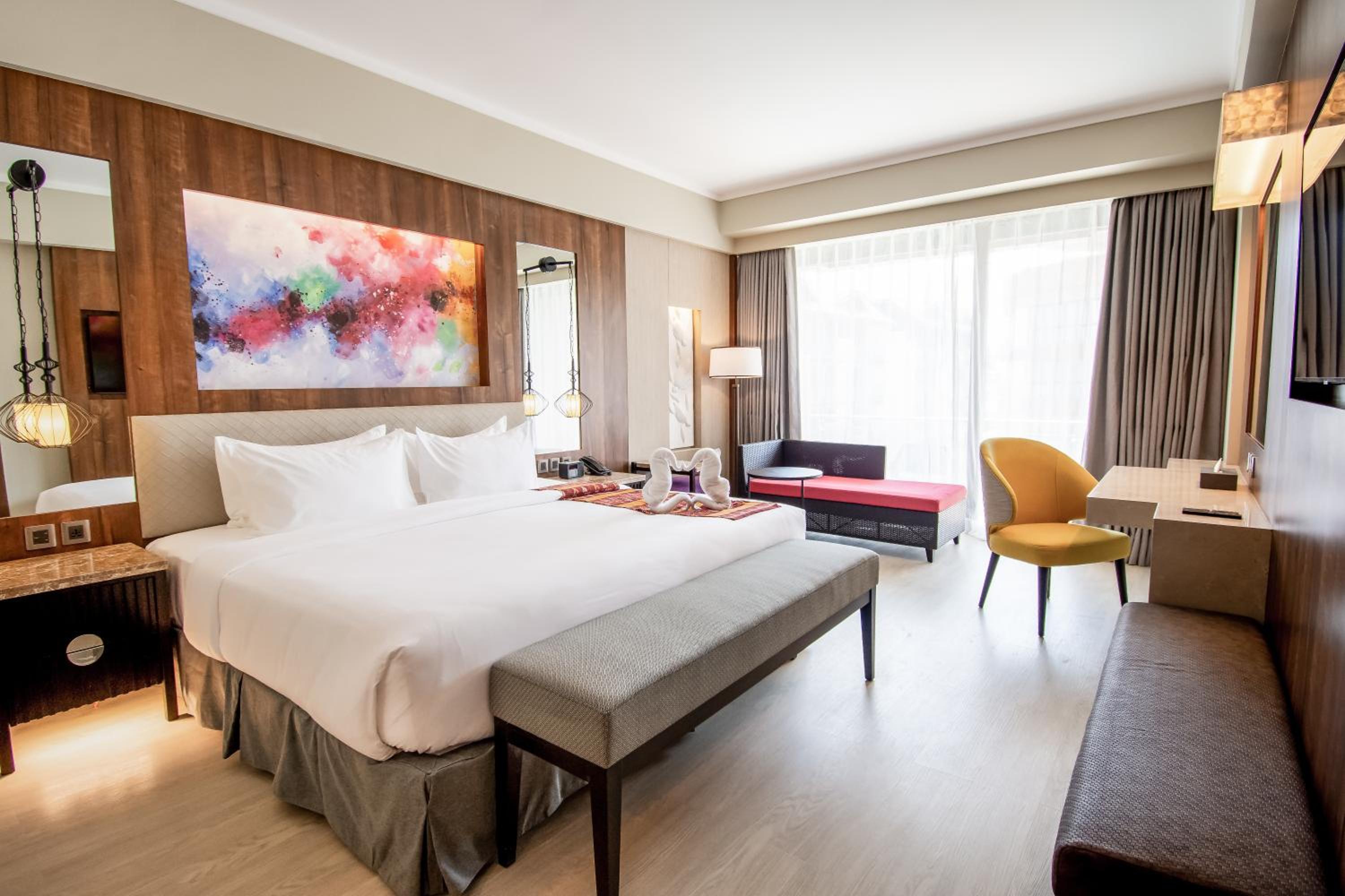 GRAND, EAST, DELUXE, KING BED, POOL VIEW
