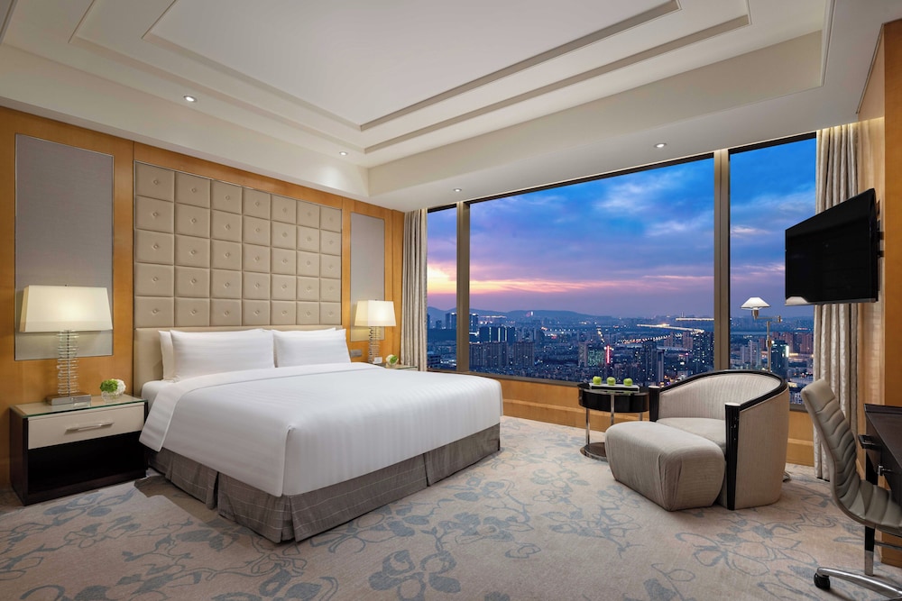 Skyline, Deluxe, Family, King Bed