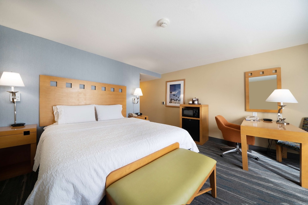 Hampton Inn Suites Madera 17/47