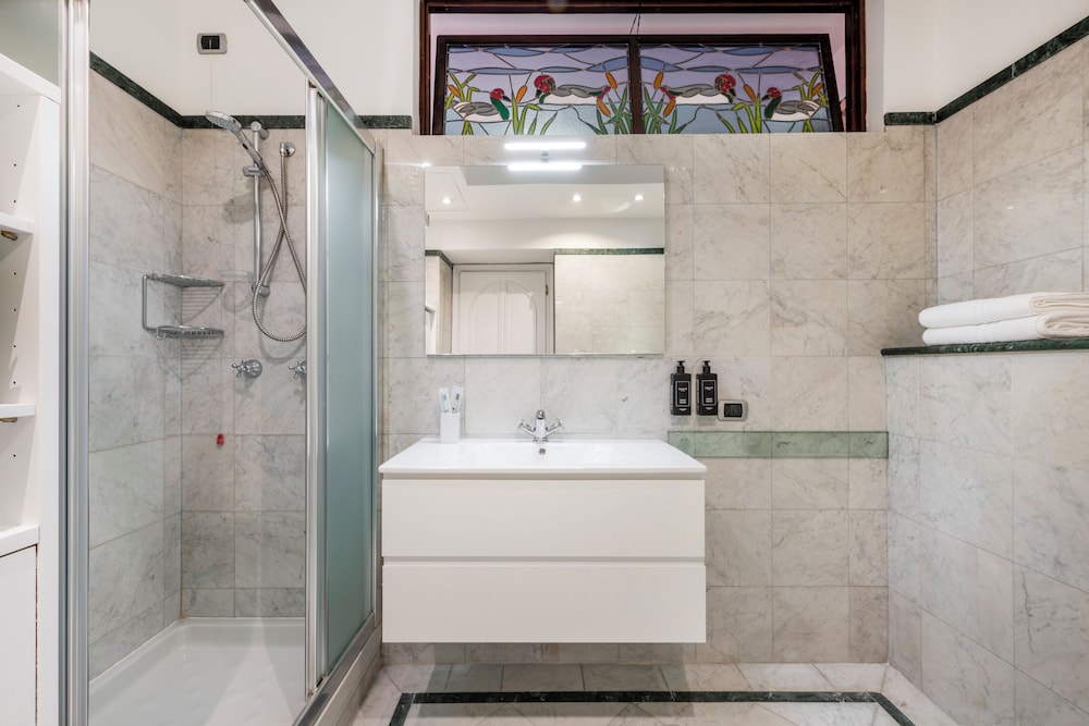 Suite, 2 Queen Beds, Sofa, Milan Royal Suites Magenta Luxury Apartments 10/10