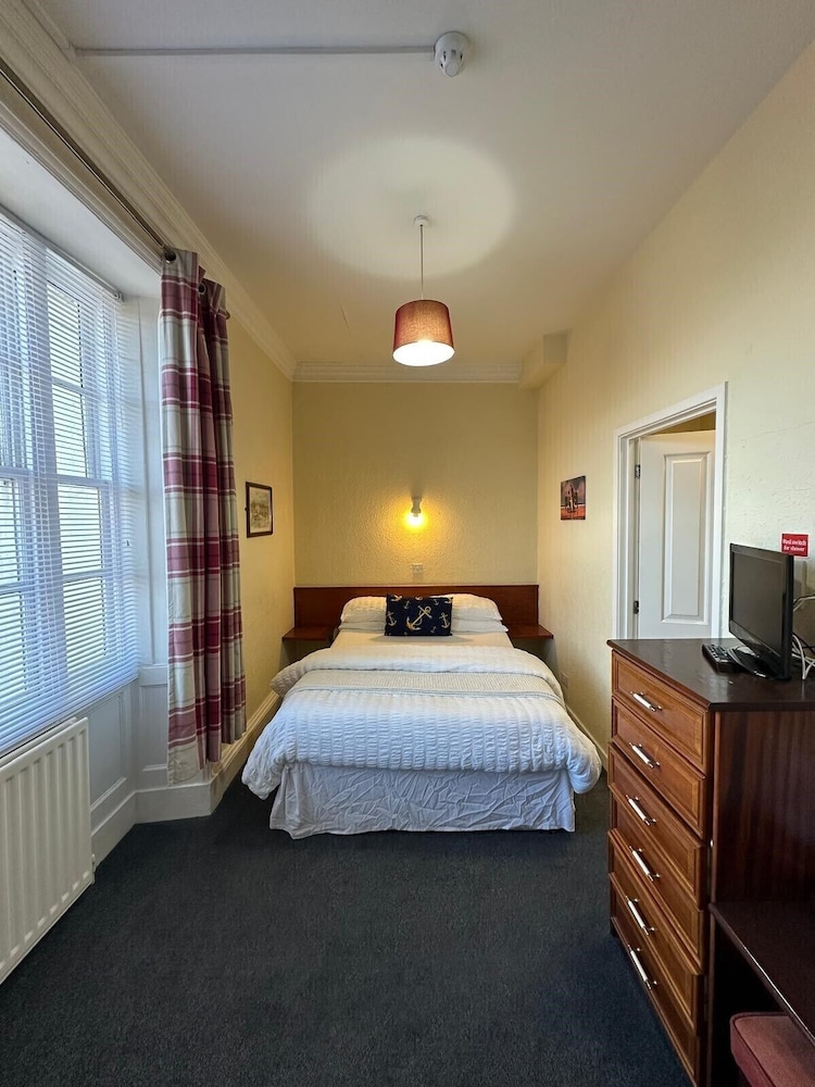 Anchor Hotel 5/50