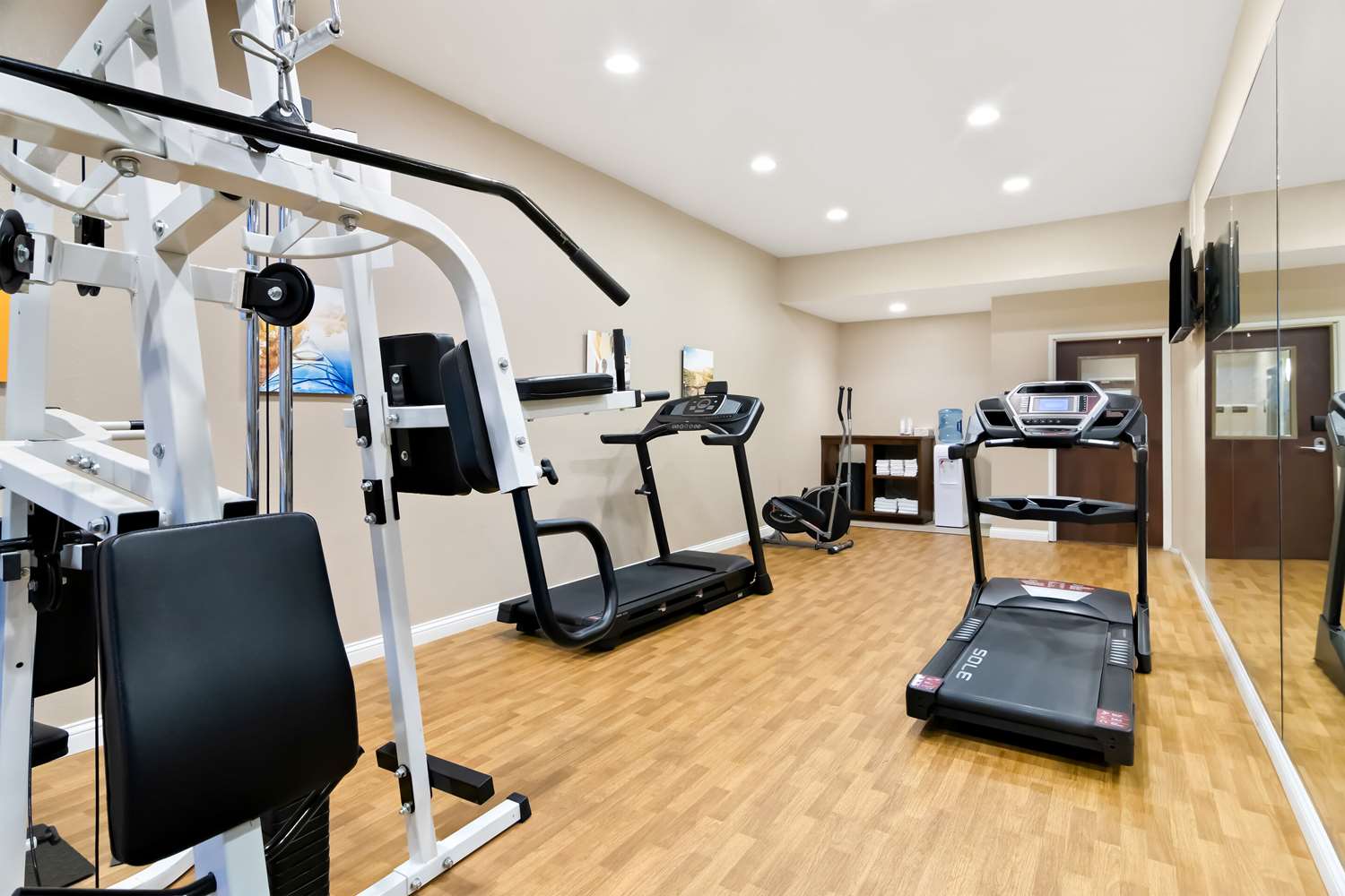 Comfort Suites Rensselaer Near Fair Oaks 20/42