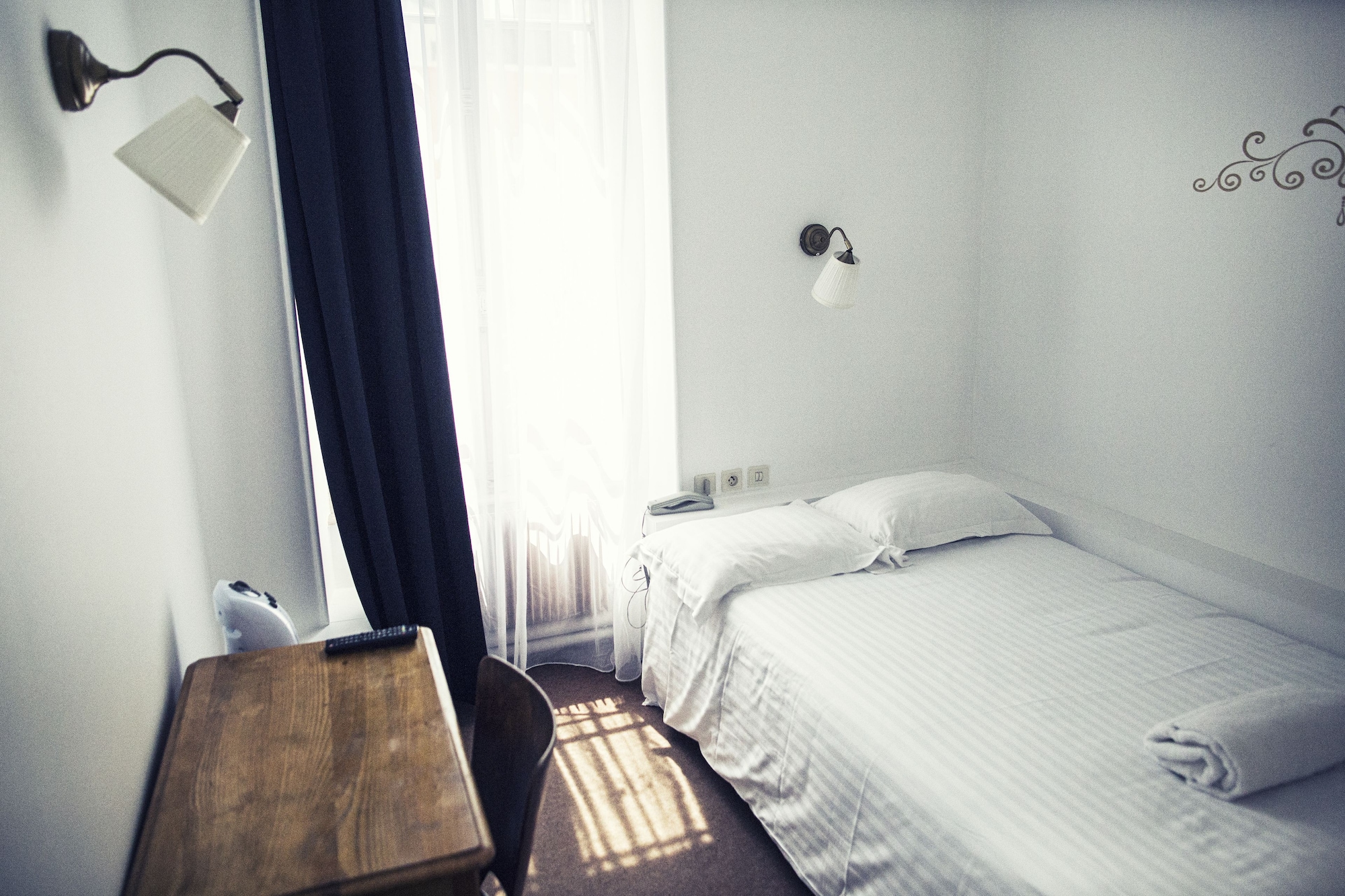 ROOM, SINGLE, SINGLE BED