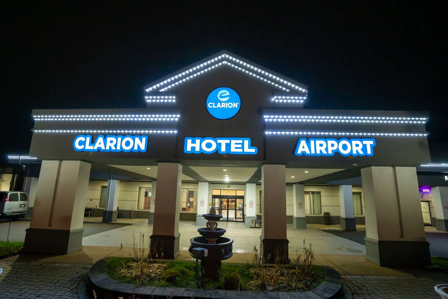 Clarion Hotel Detroit Metro Airport 1/49