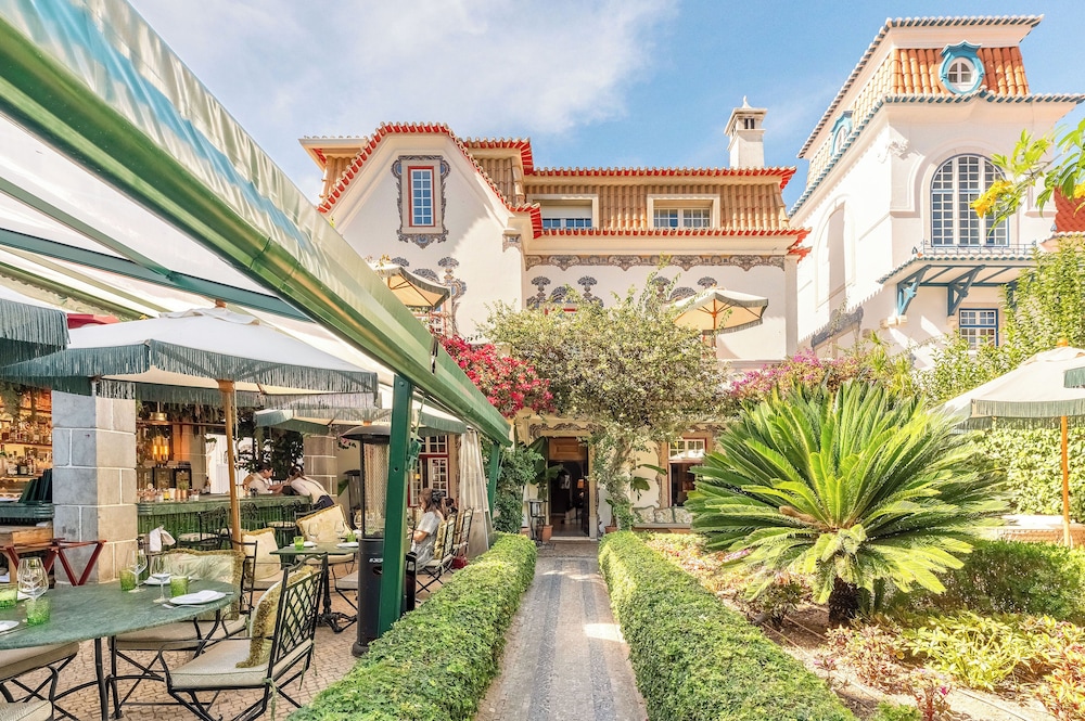 The Pergola Boutique Hotel 51/57