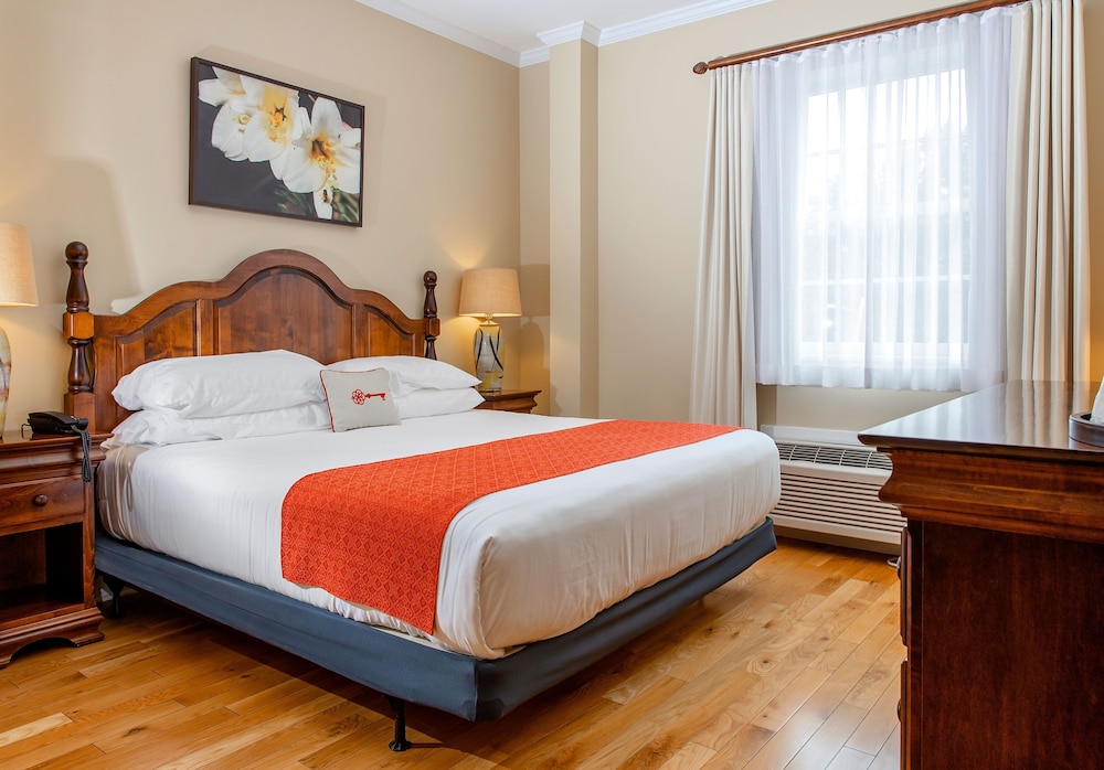 Traditional, Single, King Bed