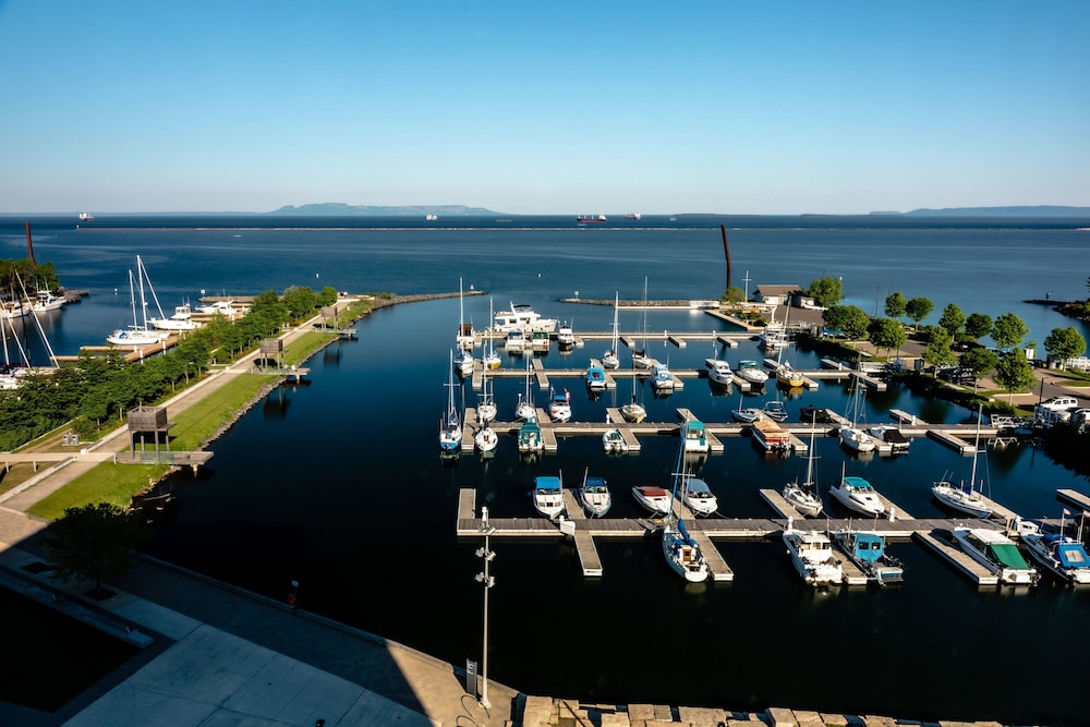 Delta Hotels By Marriott Thunder Bay 47/51