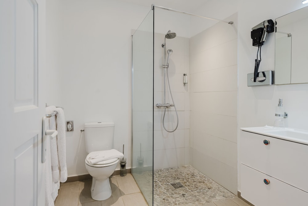 Hotel Fregate Bleue 72/72