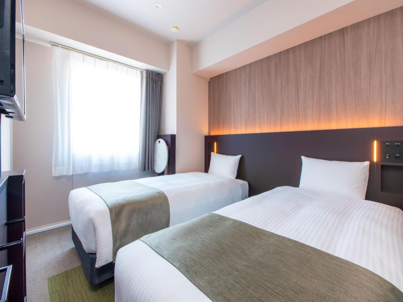Moderate, Twin Beds