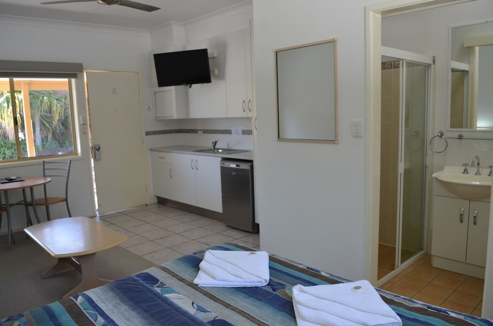 YAMBA MOTOR INN 24/62