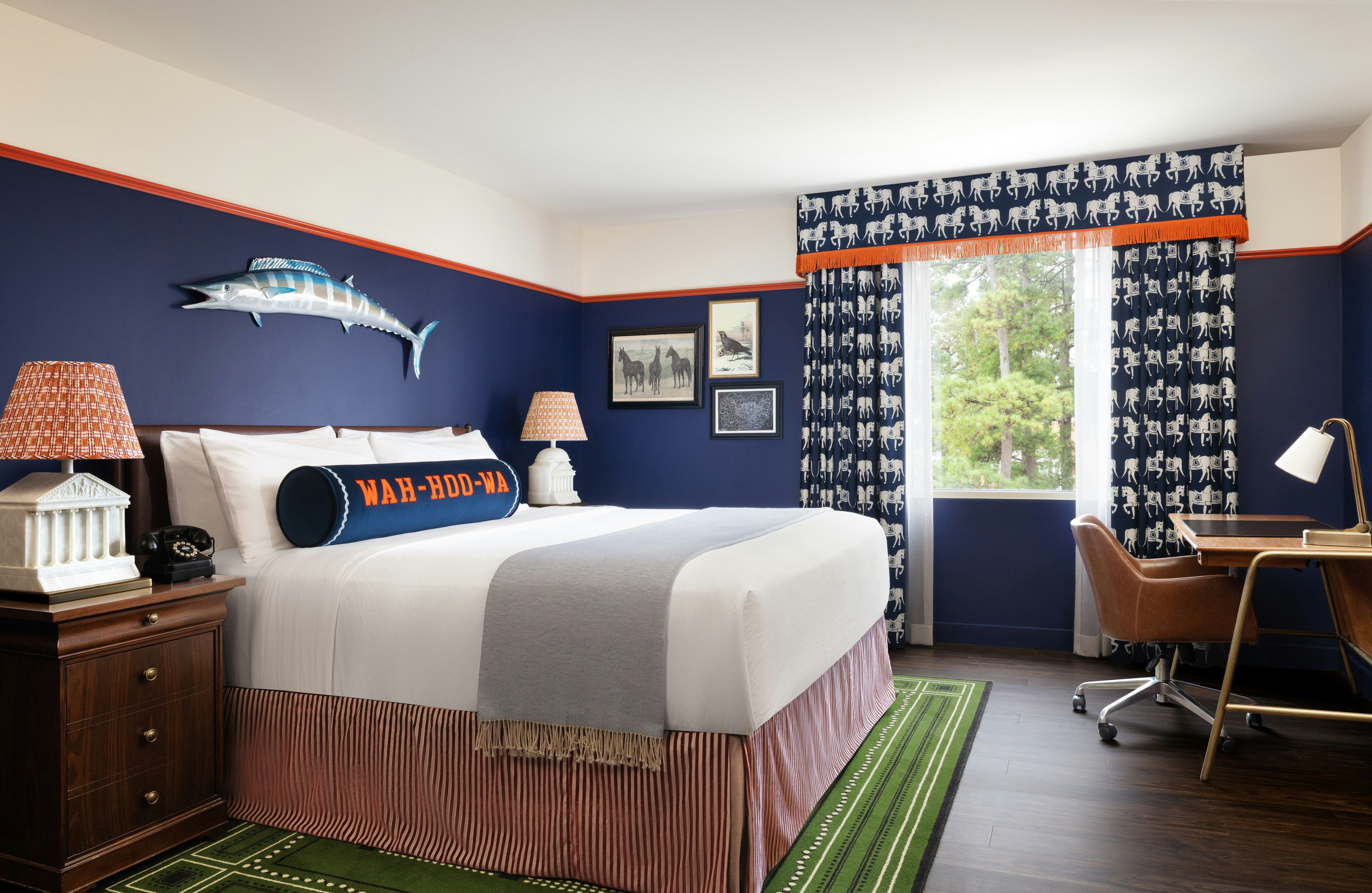 GRADUATE, JUNIOR SUITE, KING BED
