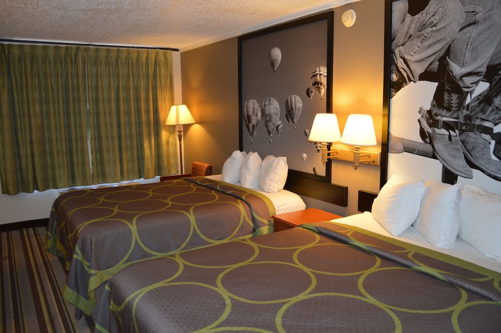 Super 8 By Wyndham Longview/North 18/42