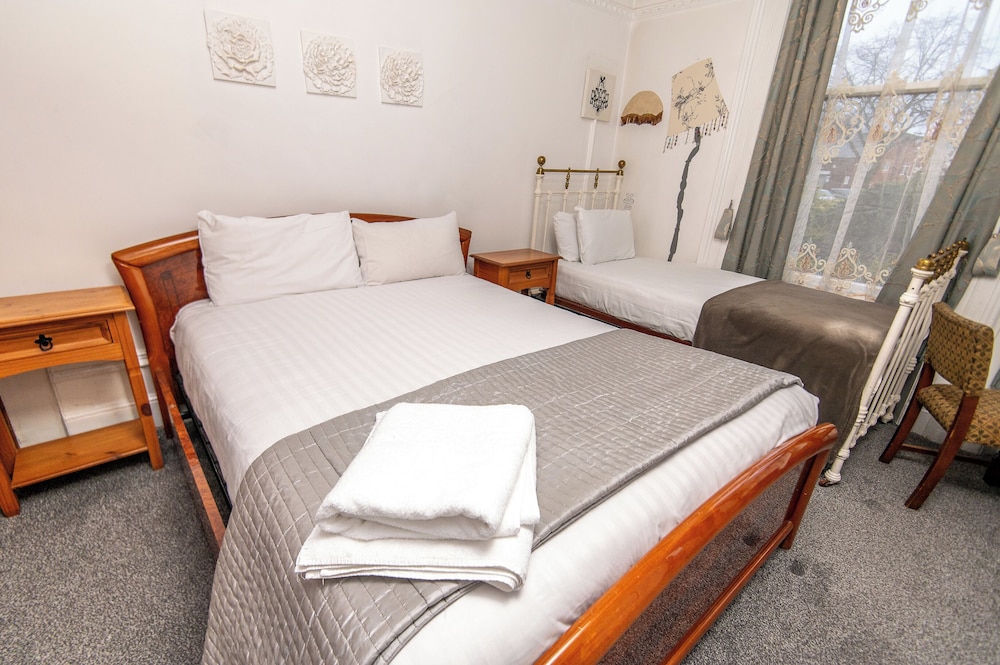 OYO Cornerstone Manor Hotel 44/75