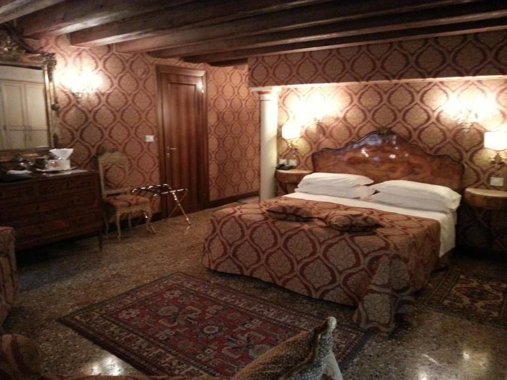 Hotel Palazzo Abadessa 32/50