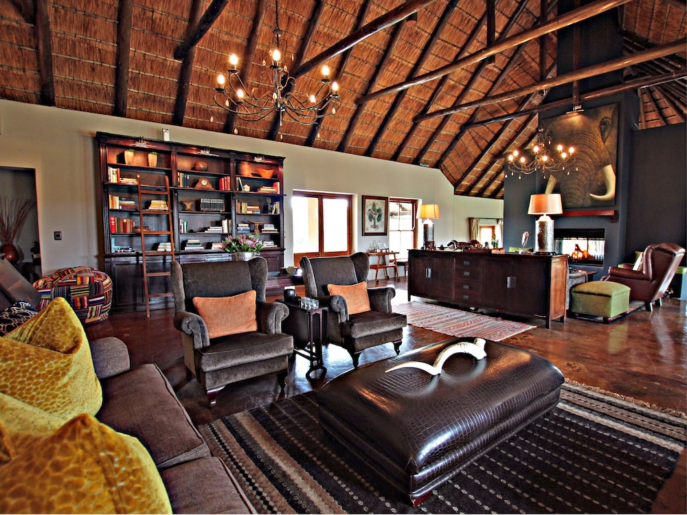Hlosi Game Lodge 55/73