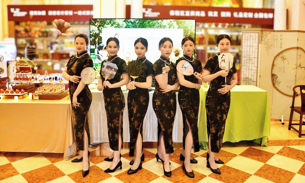 Guangzhou Phoenix City Hotel 45/63
