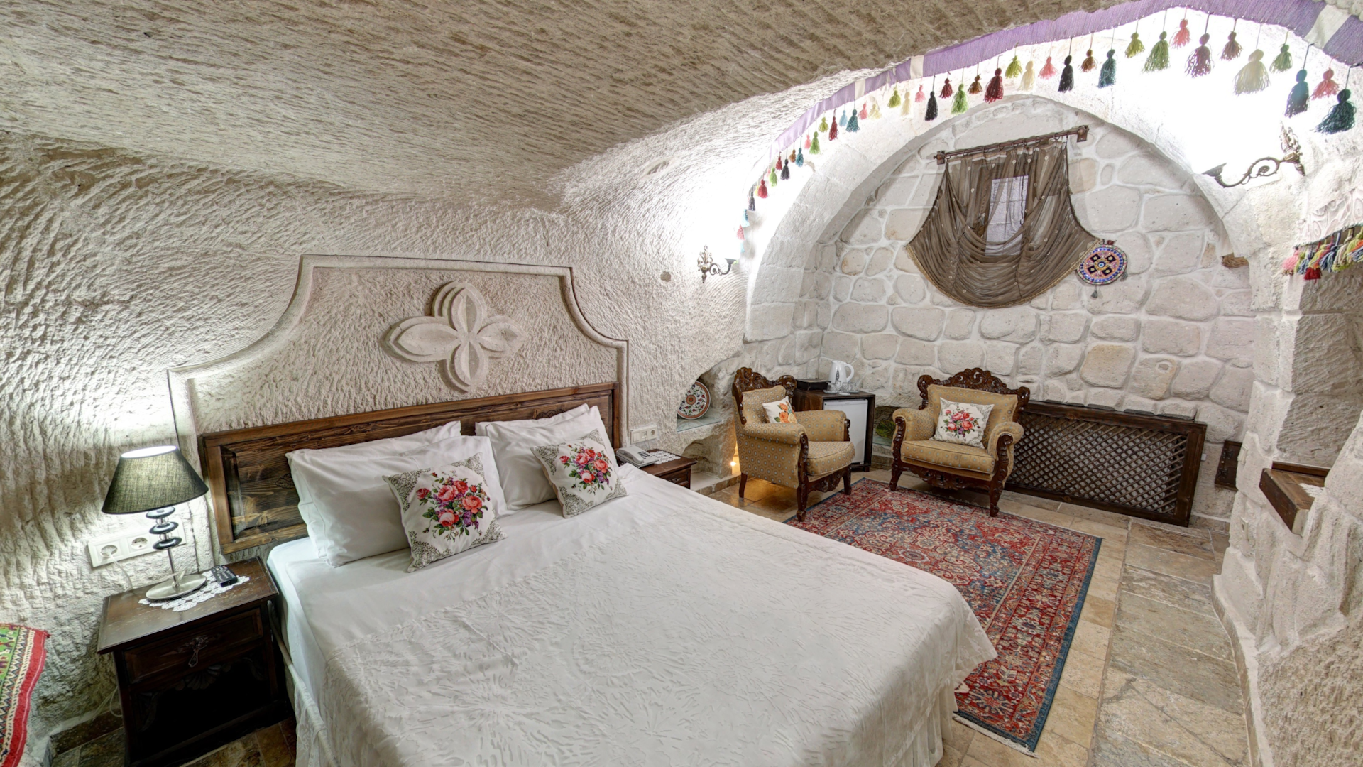 Cave, Superior, King Bed