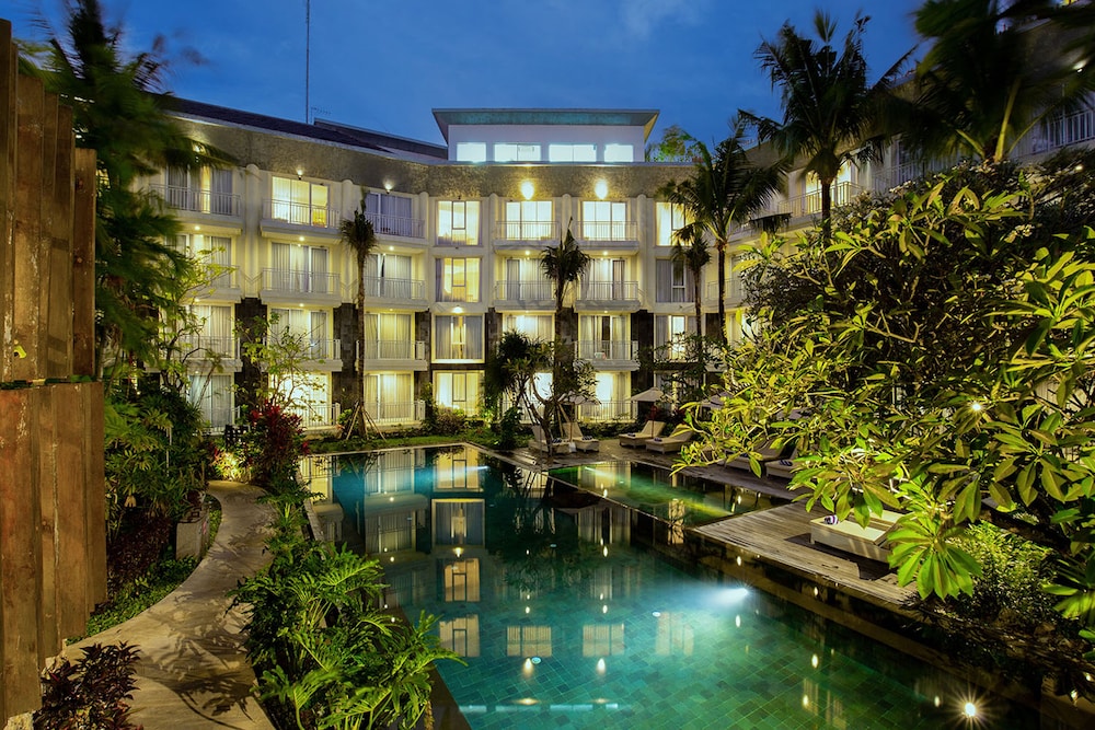 THE 1O1 Bali Fontana Seminyak in Legian