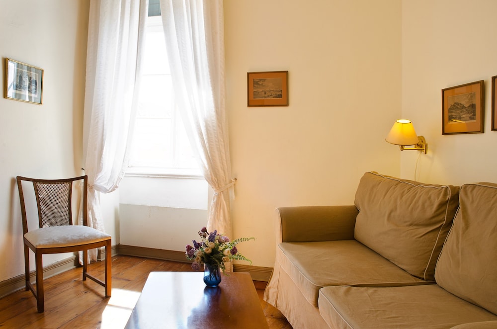 Hotel Omiros 37/50