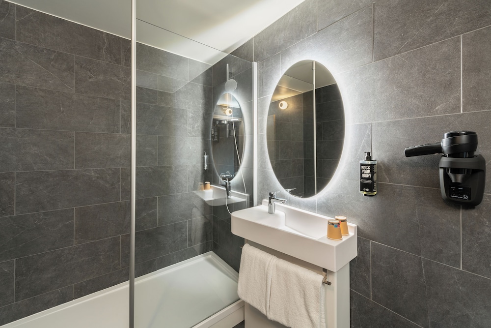 Ibis Paris Coeur d Orly Airport Hotel 65/66