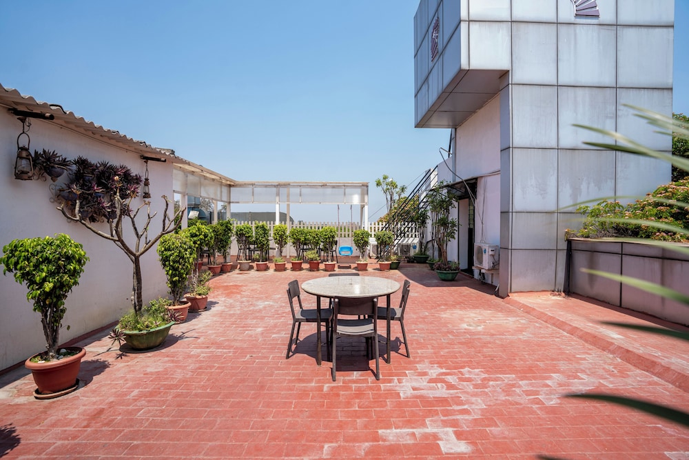 Aishwarya Suites 63/68
