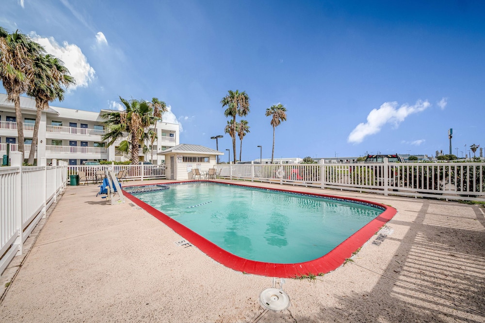 Motel6 Corpus Christi, TX - North thumb 4