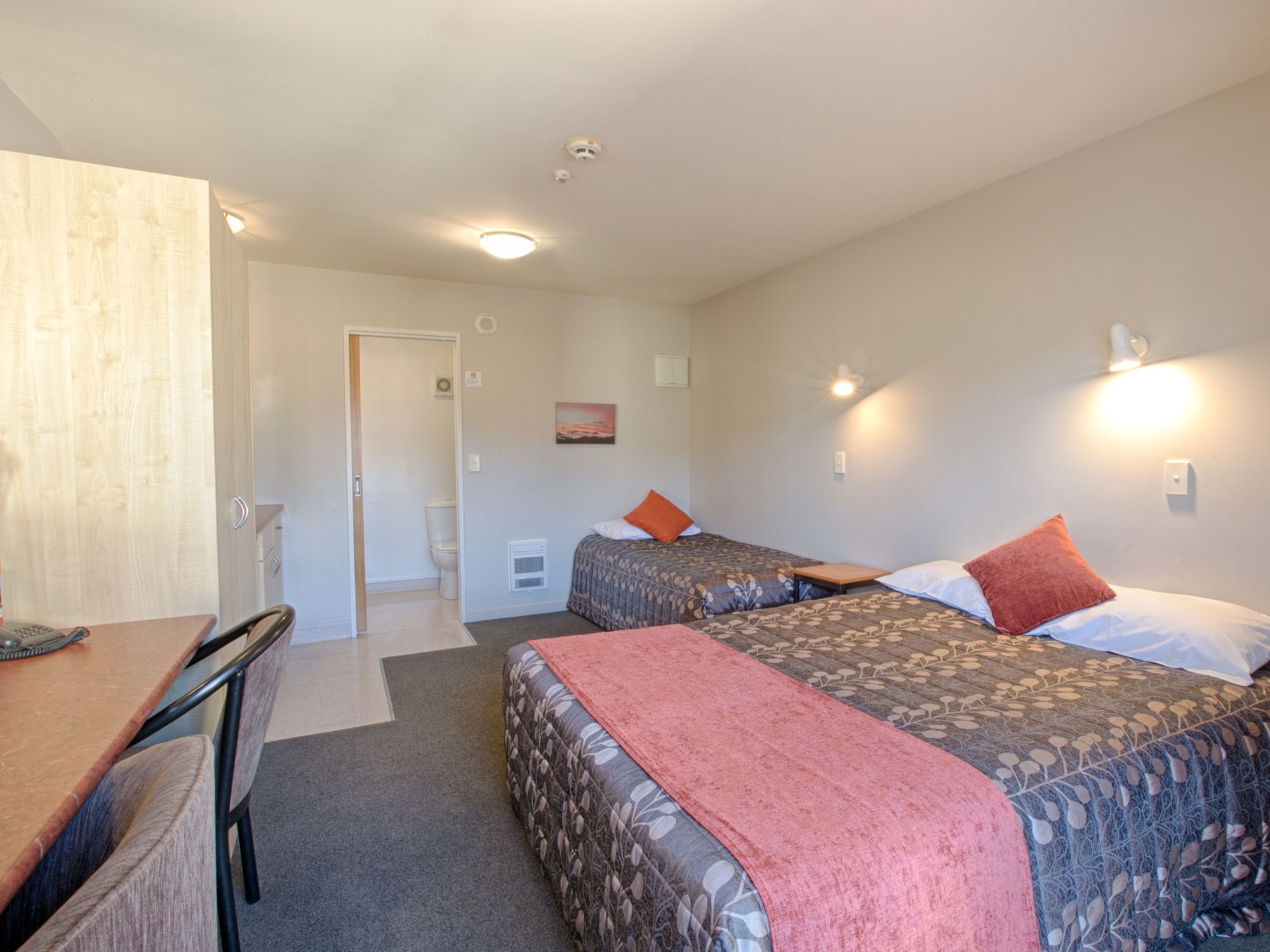 استوديو ثلاثي بسريرين منفصلين وسرير كوين وسرير فردي، Bella Vista Motel Hanmer Springs 2/10