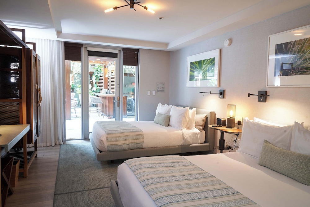POOL, 2 DOUBLE BEDS