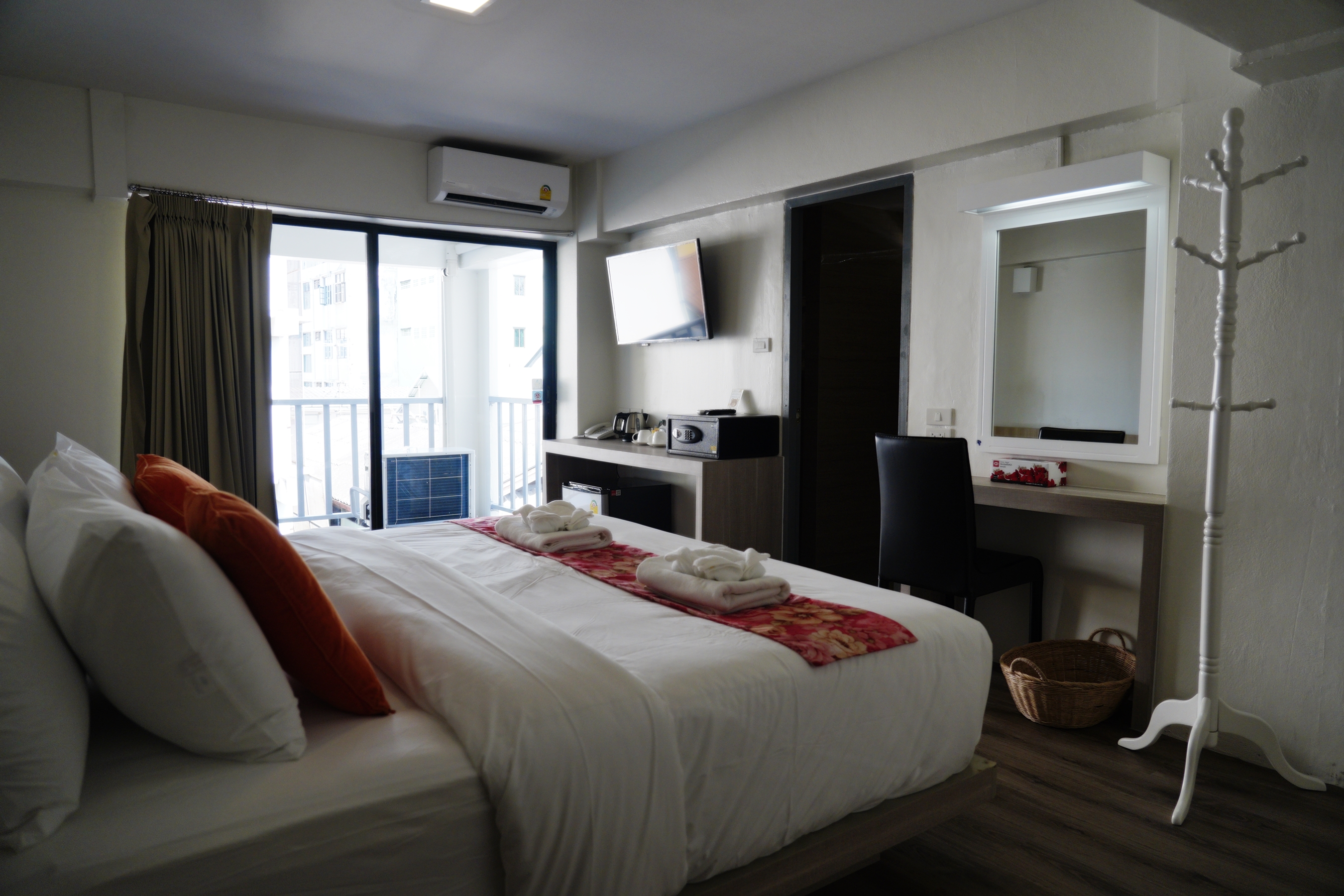 Deluxe, Double Bed