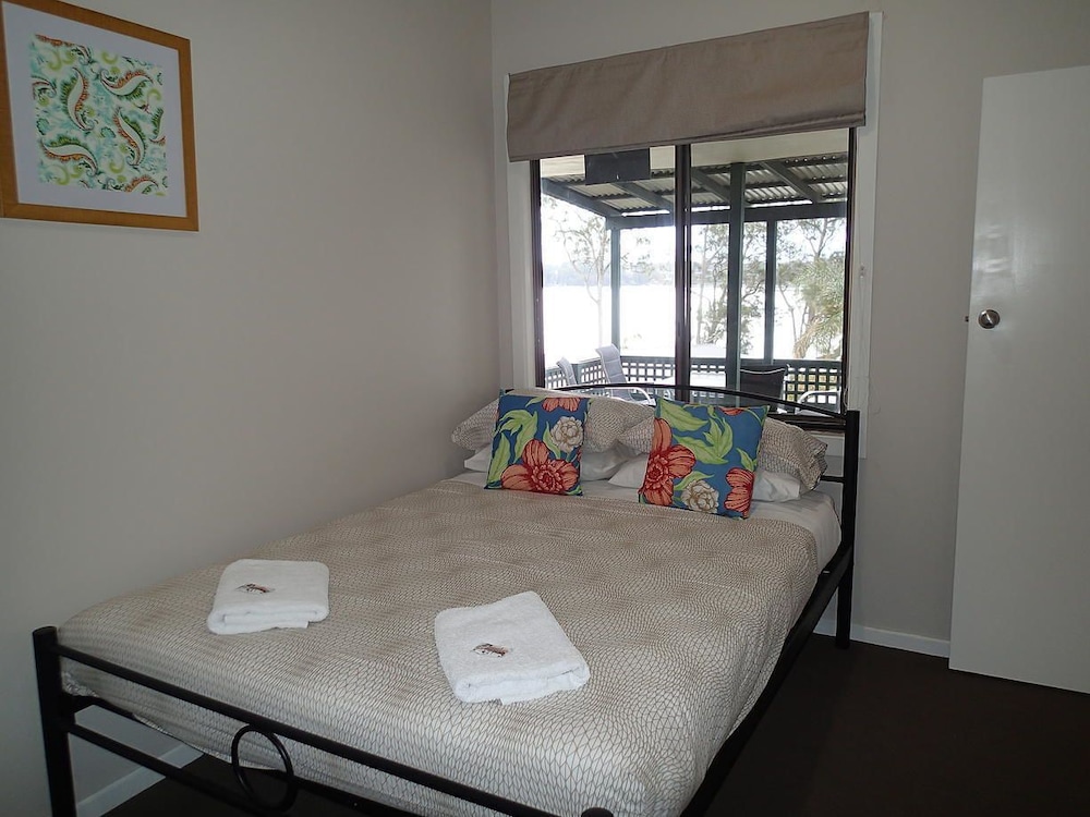 DUNGOWAN HOLIDAY ACCOMODATION 49/75