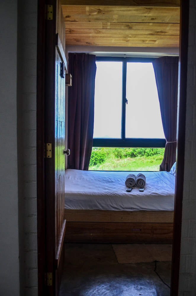 Cabins By Eco Hotel Tagaytay 14/67