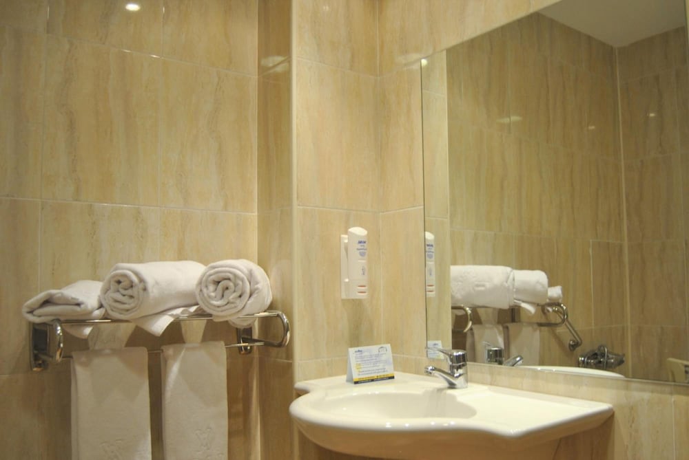 Hotel Santiago Leon 12/50