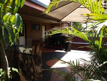 Lancaster Court Motel 8/43