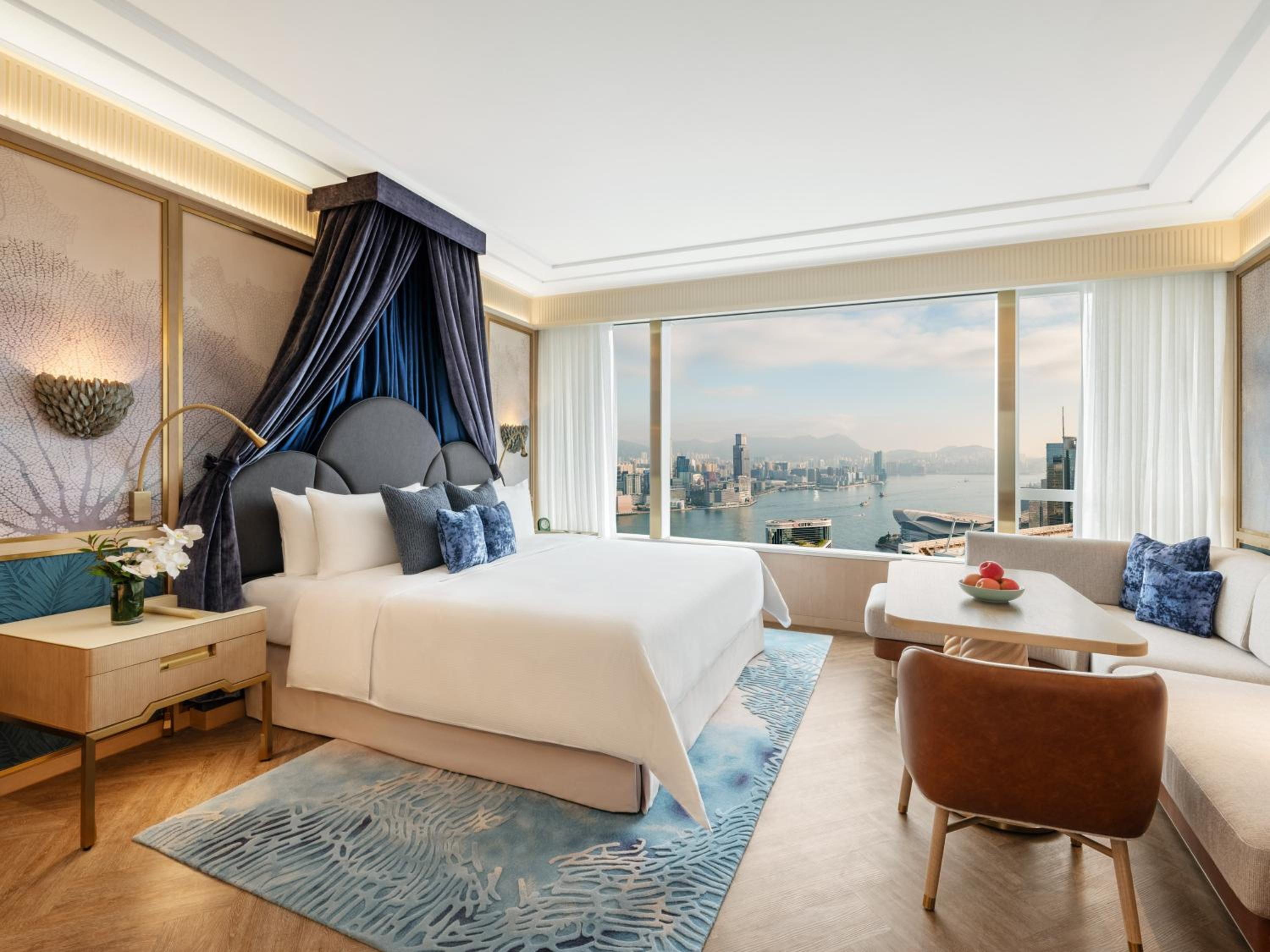 Theme, Family Suite
