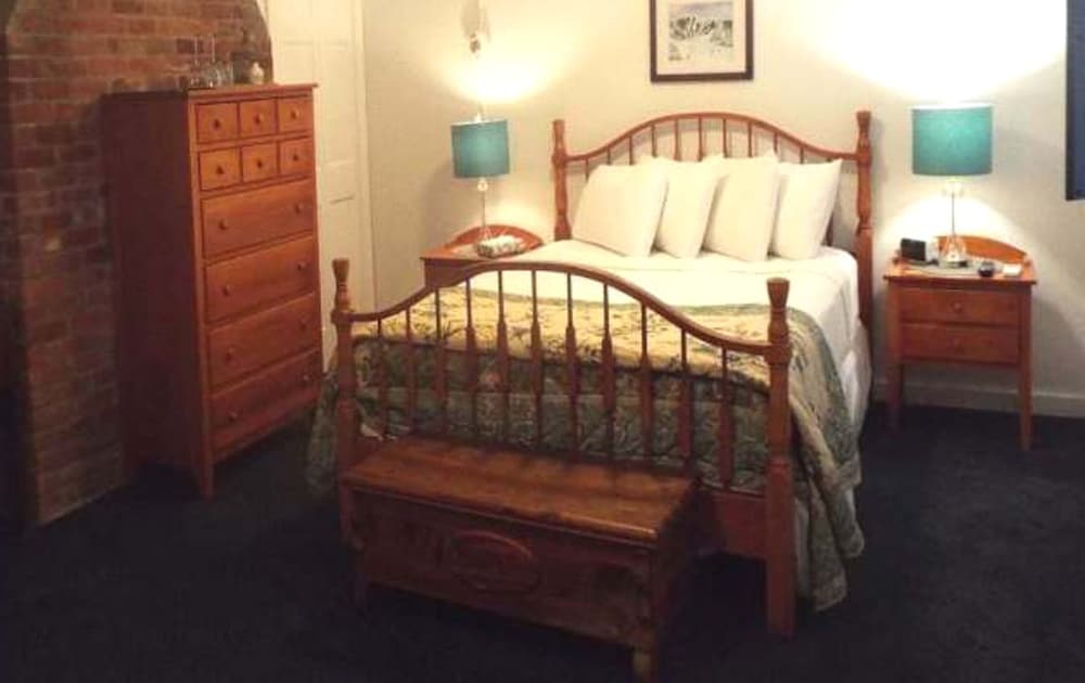 Haven, Queen Bed