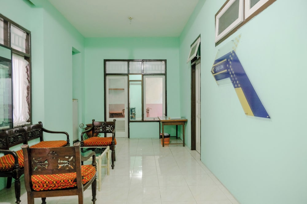 SPOT ON 2046 Villa Hardi 18/26