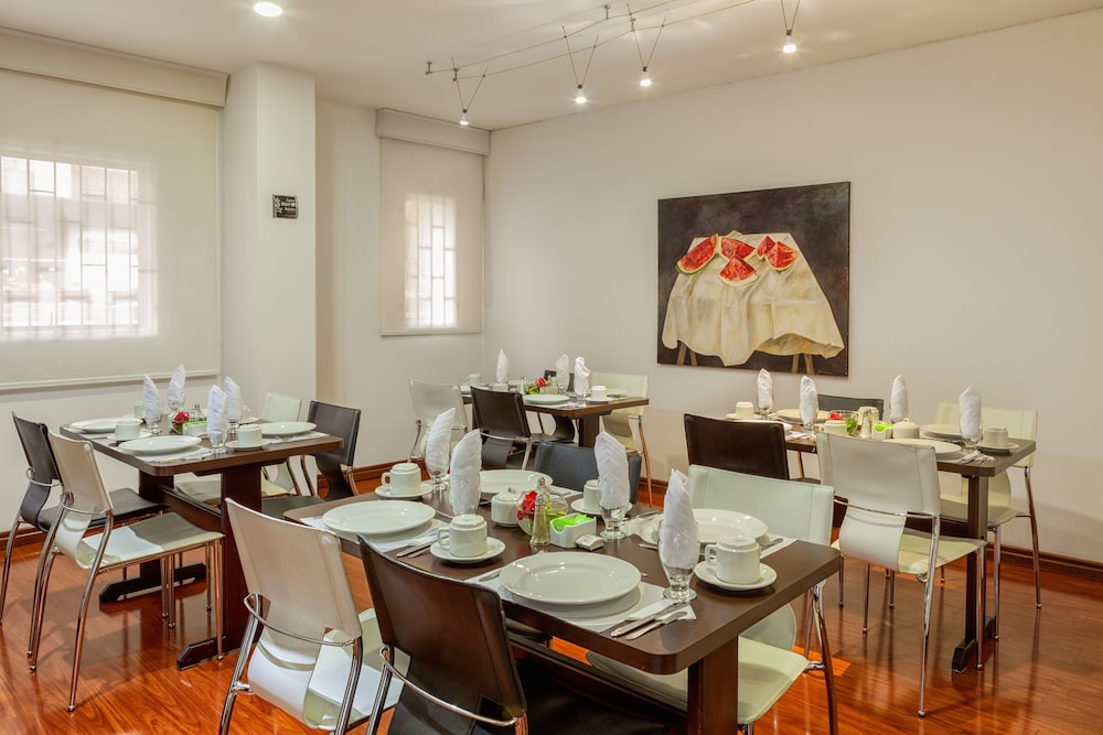 Cora 96 Street Suites and Apartments 37/50