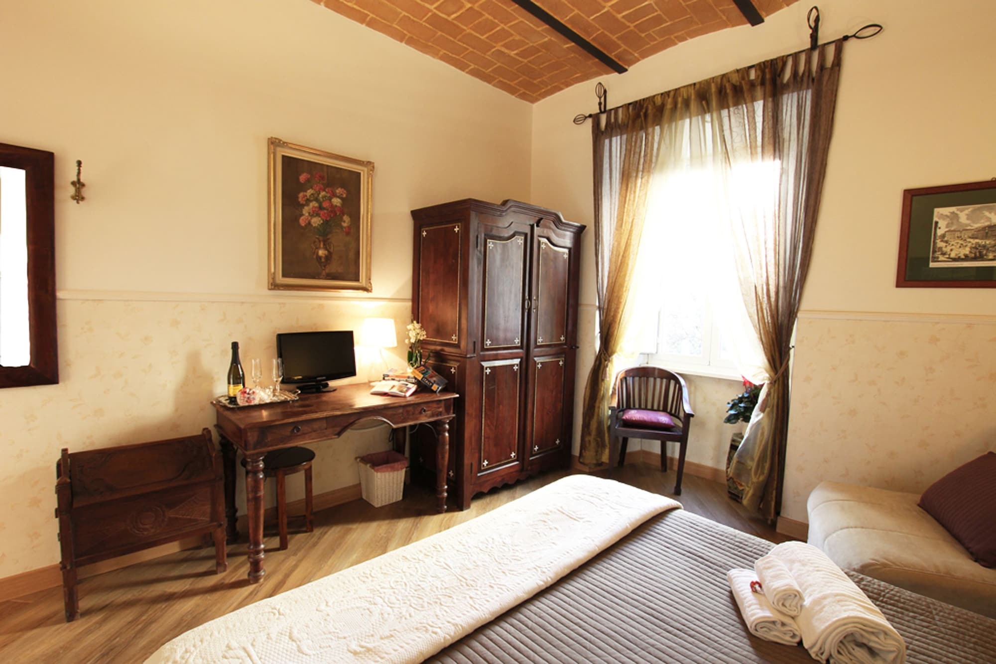 ROOM, DOUBLE BED, TWO EXTRA BEDS