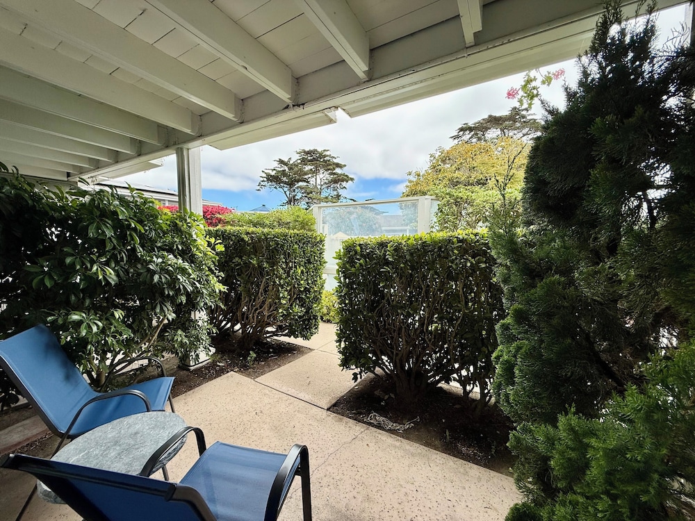 Monterey Bay Lodge 46/71
