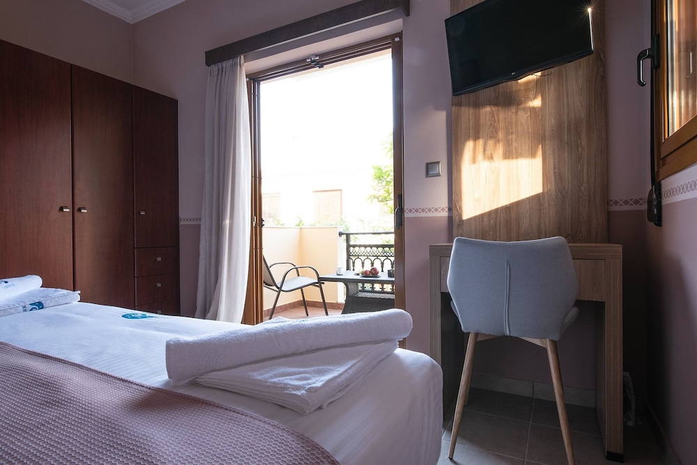 Cyrenia Guesthouse 13/32