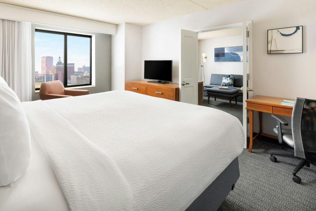 1 Bedroom, Specialty, Suite, King Bed, Ocean View, Sofa, Bathtub, High Floor, Courtyard by Marriott Atlantic City Beach Block 2/4