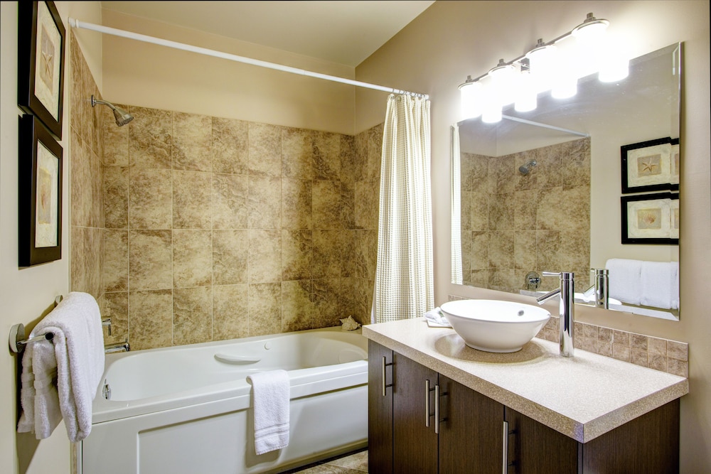 Sunrise Ridge Waterfront Resort 36/82