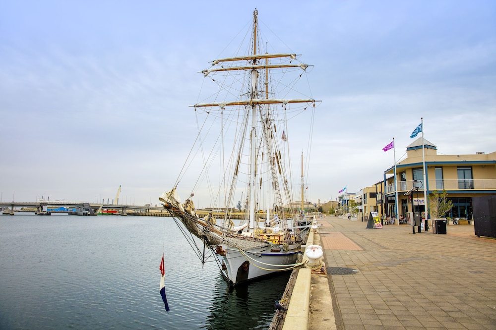 QUEST PORT ADELAIDE 24/62