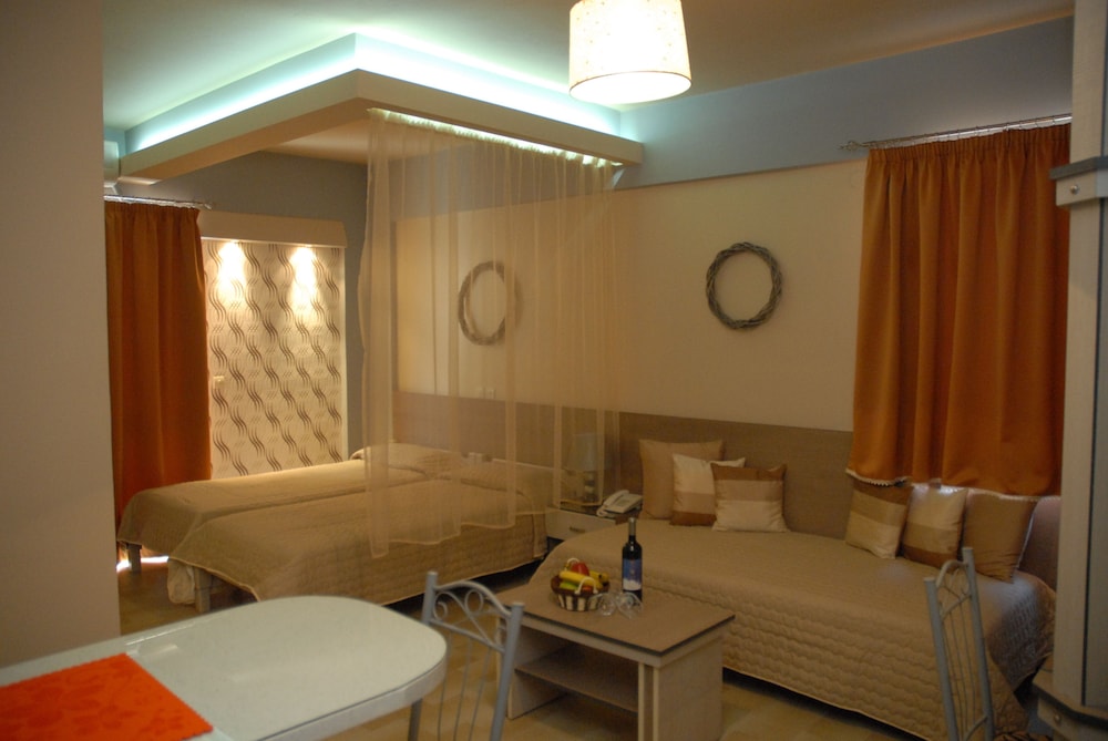 Takis Hotel 35/35