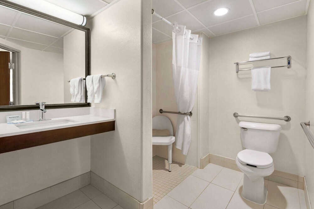 غرفة بسرير كينج لذوي الإعاقة، Americinn By Wyndham Rapid City 6/10