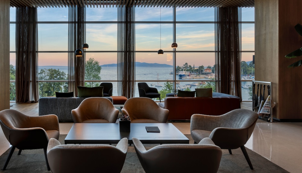 Hotel Ambasador 54/70
