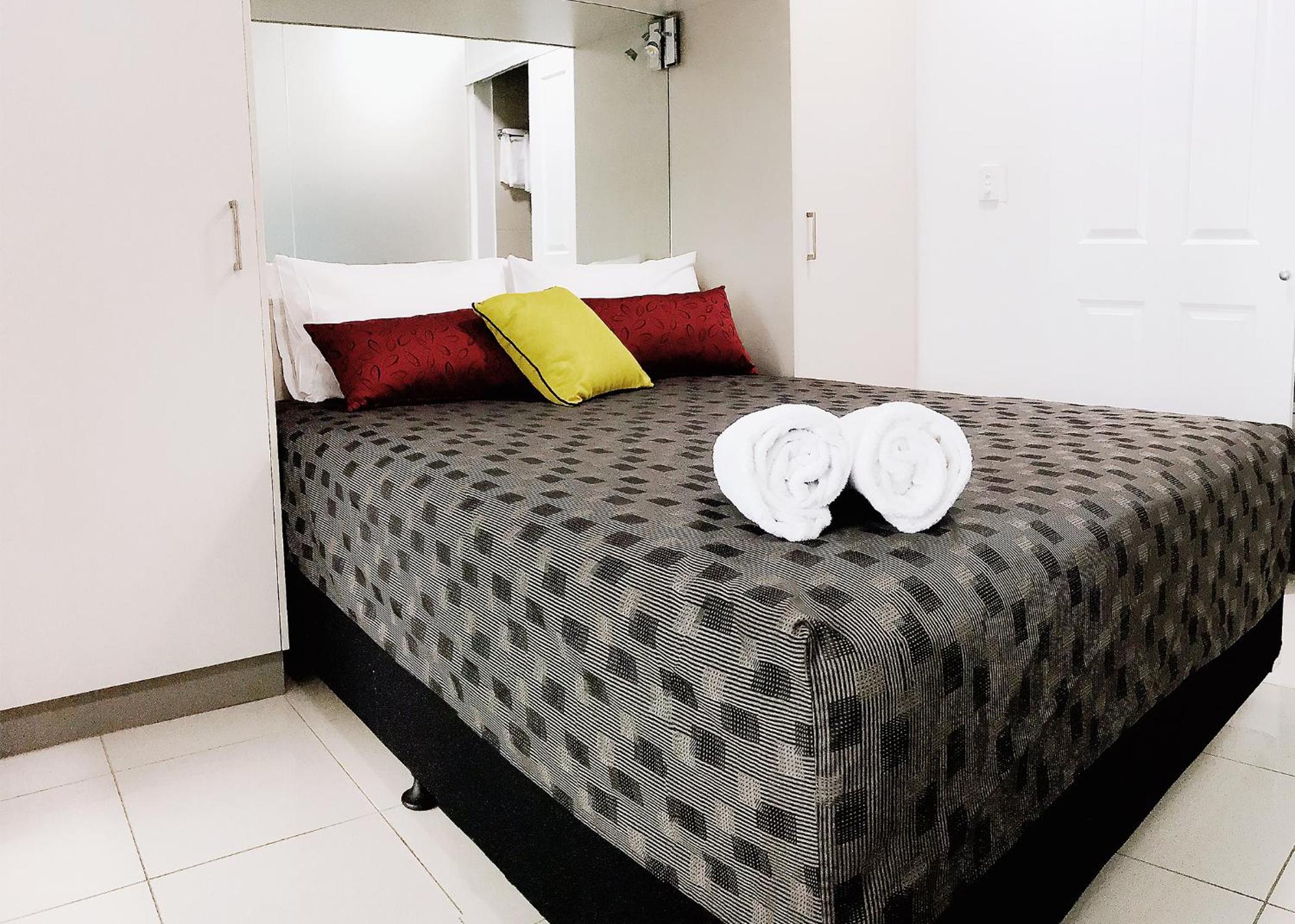 COURTYARD, APARTMENT, POOL ACCESS