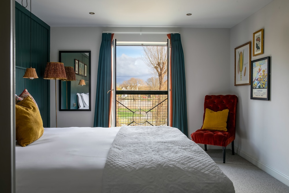 Comfy, Double Bed, Riverside