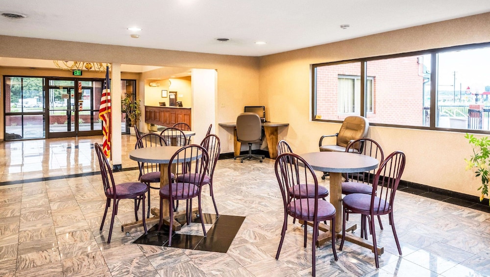 Studios And Suites 4 Less Emporia 40/50