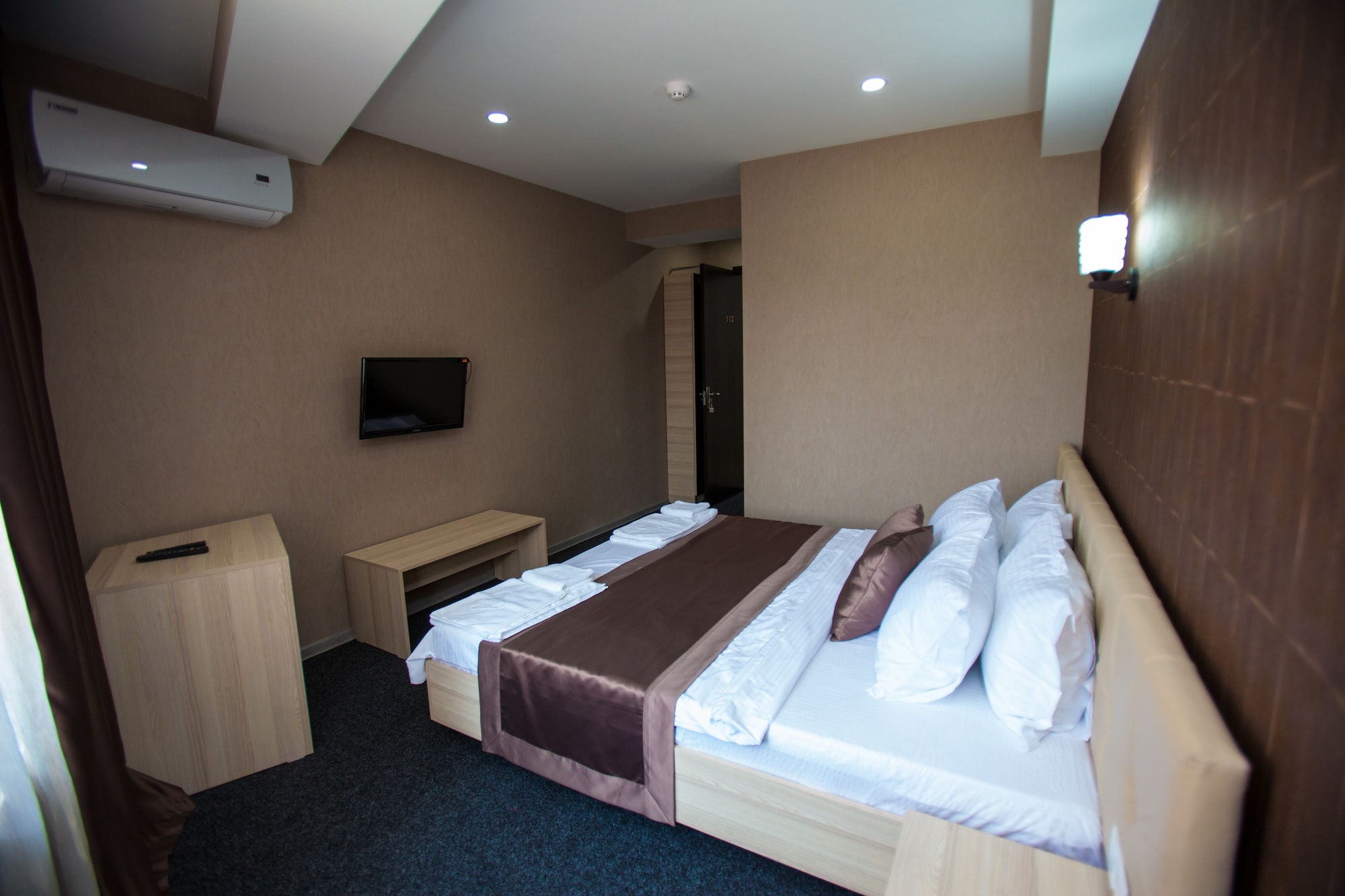 STANDARD, KING BED